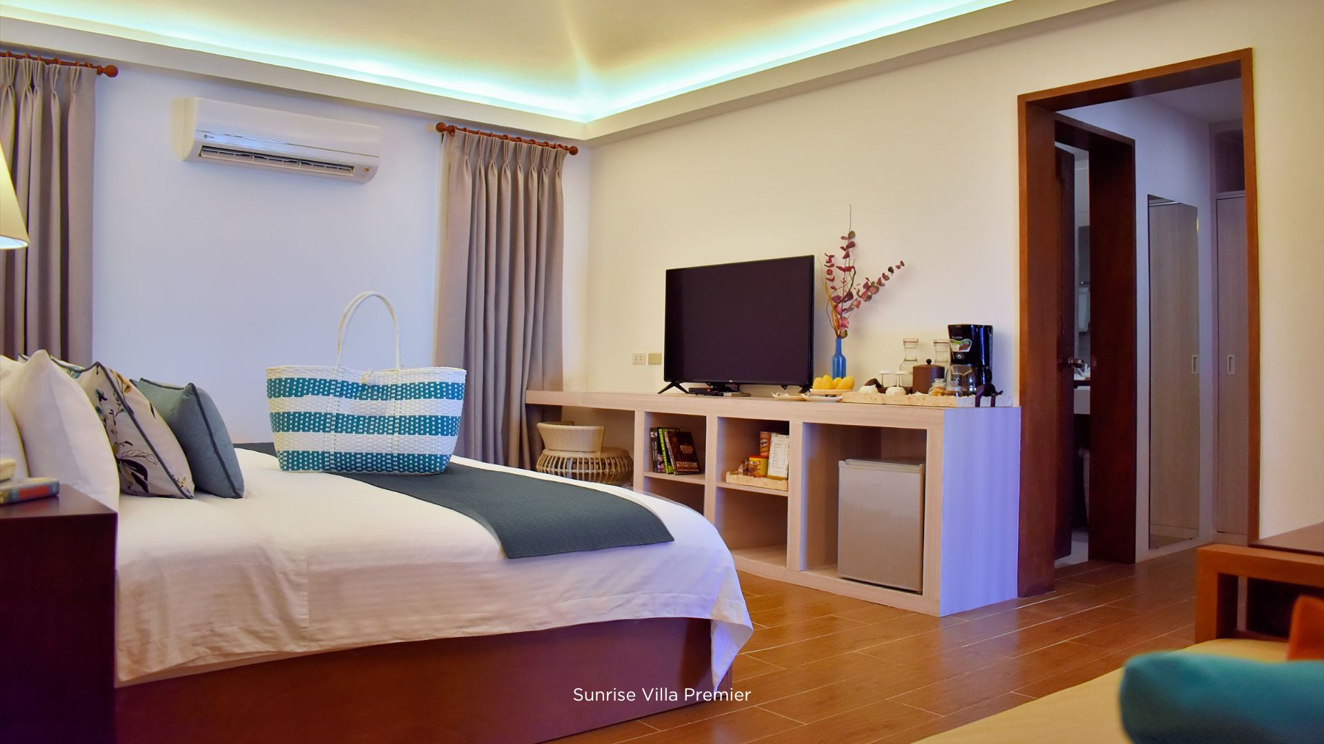 Sunrise Villa Premier image 1